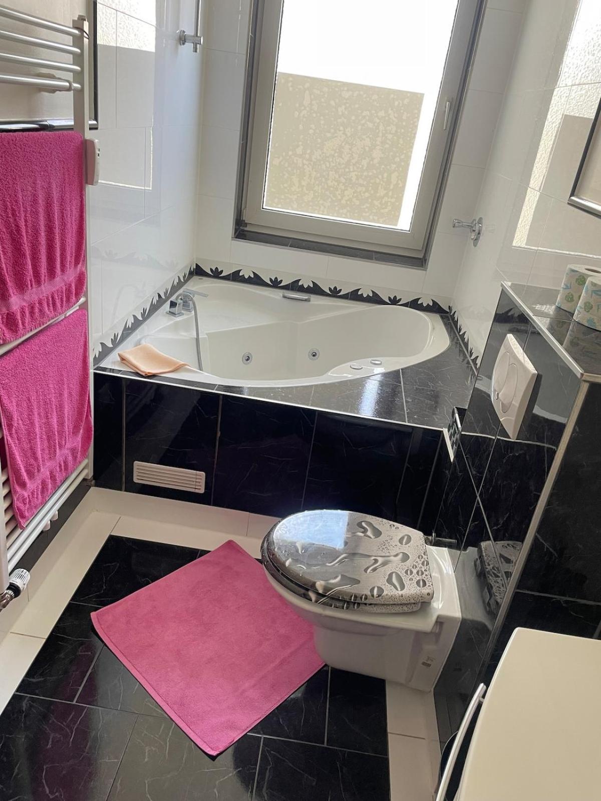 Apartment 2 Whg In Naehe Zentrum Mit Whirlpool Und Nahen Oeffentliche Verkehrsmitteln Hannover