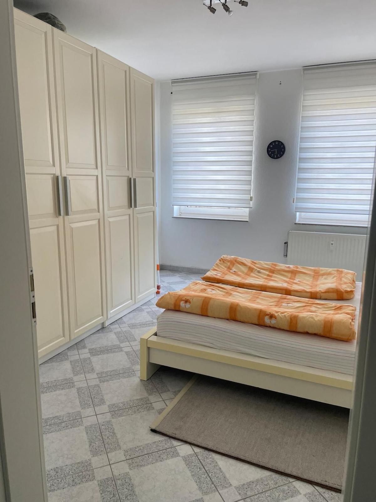 Apartment 2 Whg In Naehe Zentrum Mit Whirlpool Und Nahen Oeffentliche Verkehrsmitteln *